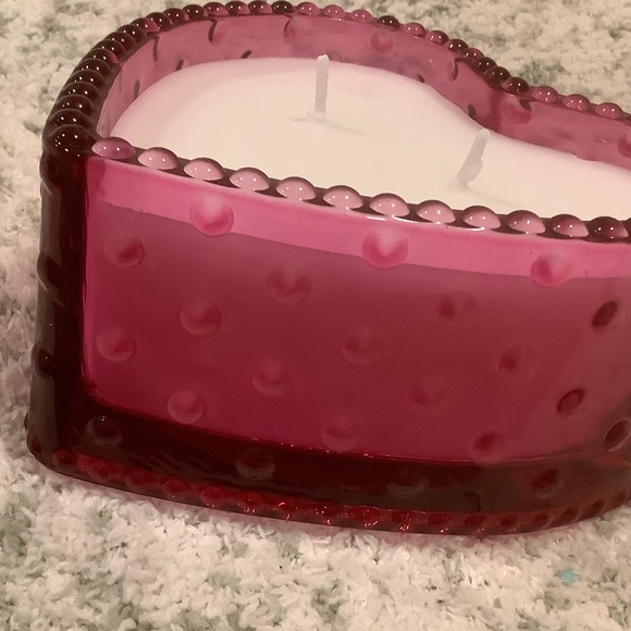 Hot Pink Glass Heart-Shaped Valentines Scented Home Decor Candle Large 9.6oz NWT - Picture 8 of 16